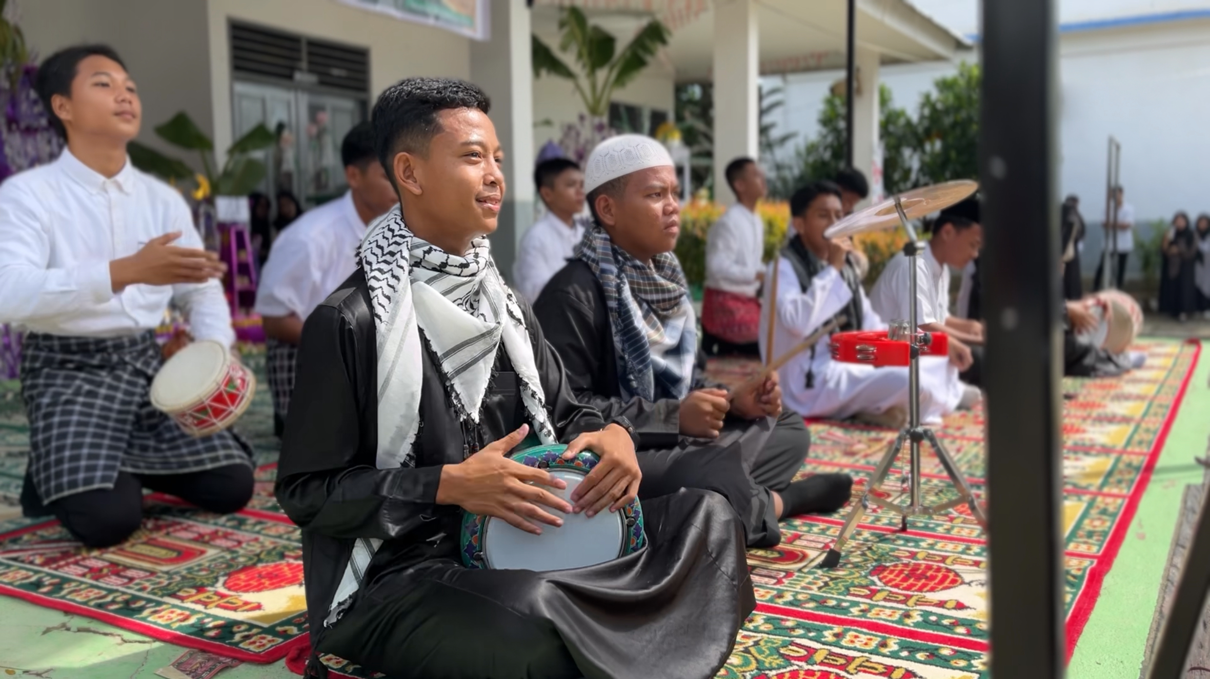 Meningkatkan Literasi Keagamaan di Era Digital Melaui Peringatan Maulid Meningkatkan Literasi Keagamaan di Era Digital Melaui Peringatan Maulid